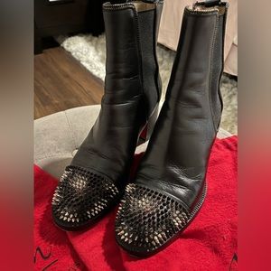 CHRISTIAN LOUBOUTIN
Otaboo Spike Accents Chelsea Boots